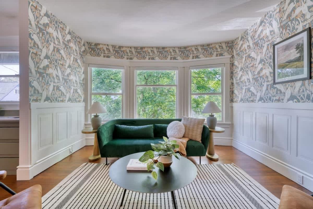 - Perfect Family Friendly 3 Bed - 95 Walkscore