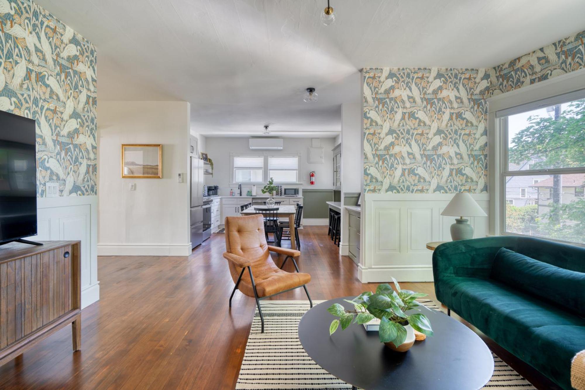 Collection - Perfect Family Friendly 3 Bed - 95 Walkscore *